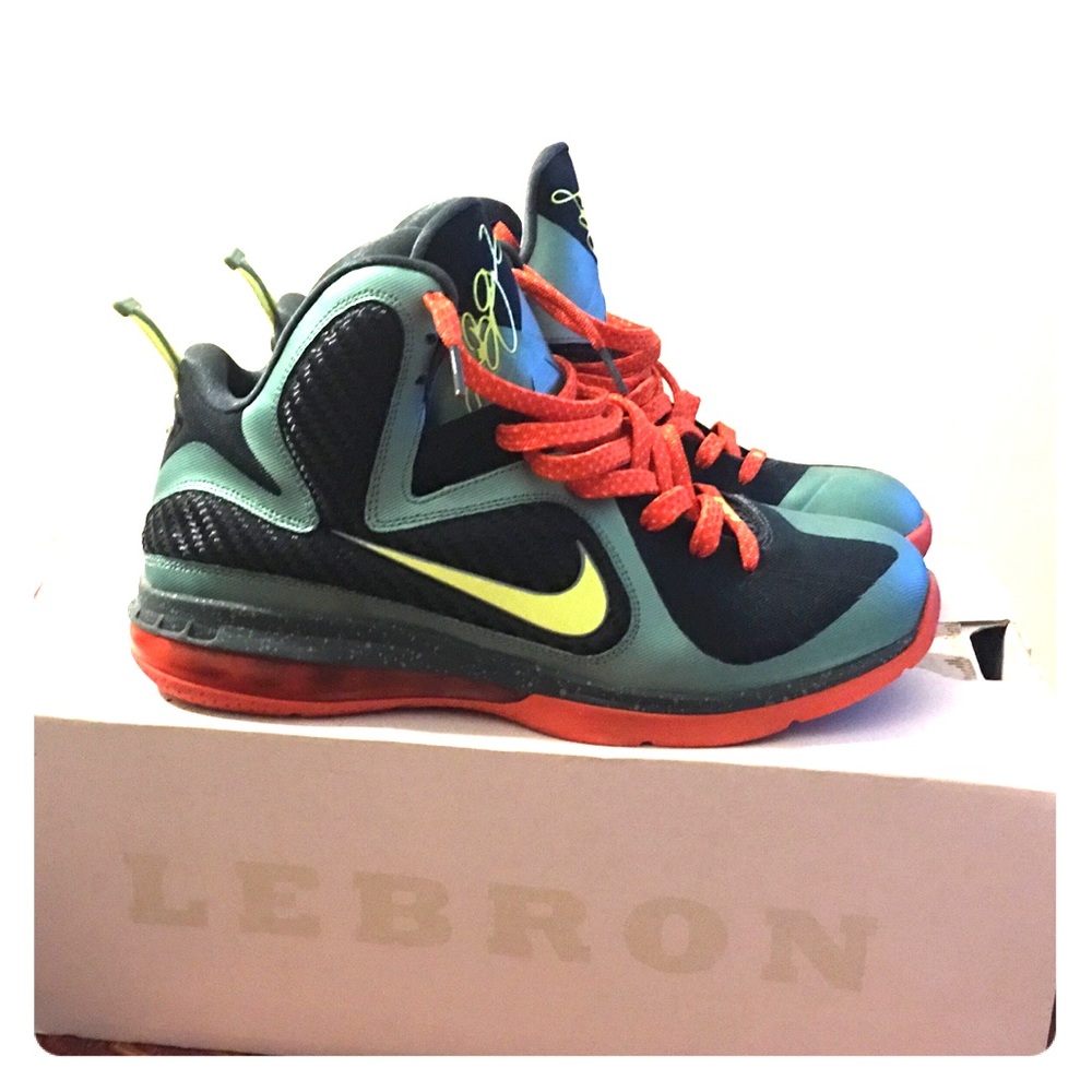 Lebron 9s (Cannons) size 11